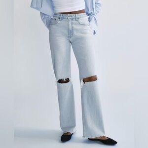 Abercrombie The 90s Relaxed Jean High Rise Distressed Black, size 8 short, EUC!